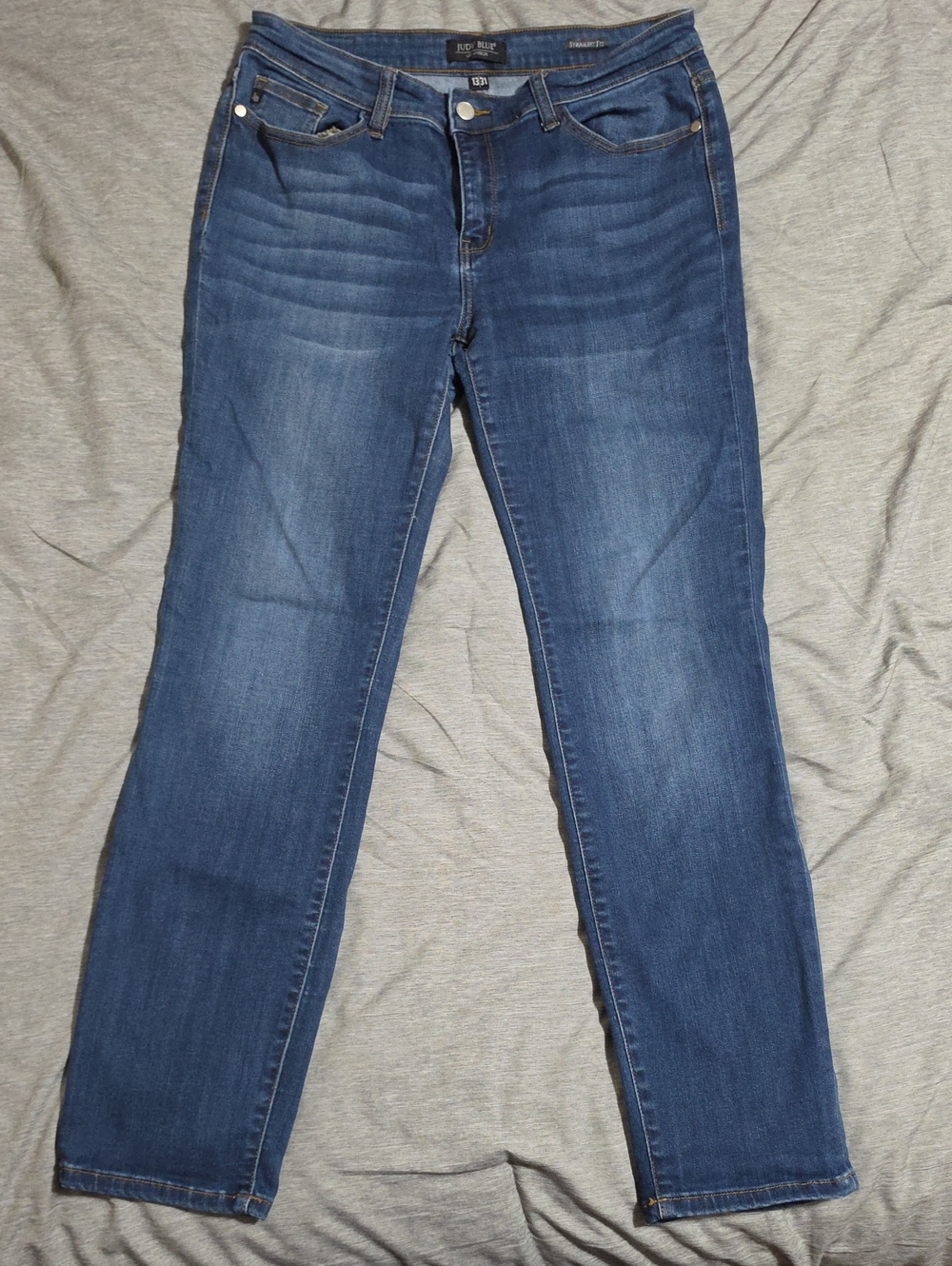 Judy Blue Medium Blue Straight Leg Jeans